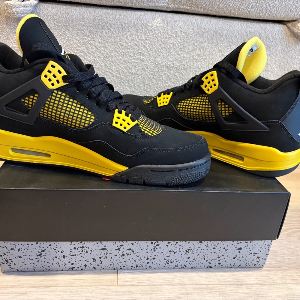 Air Jordan 4 Retro